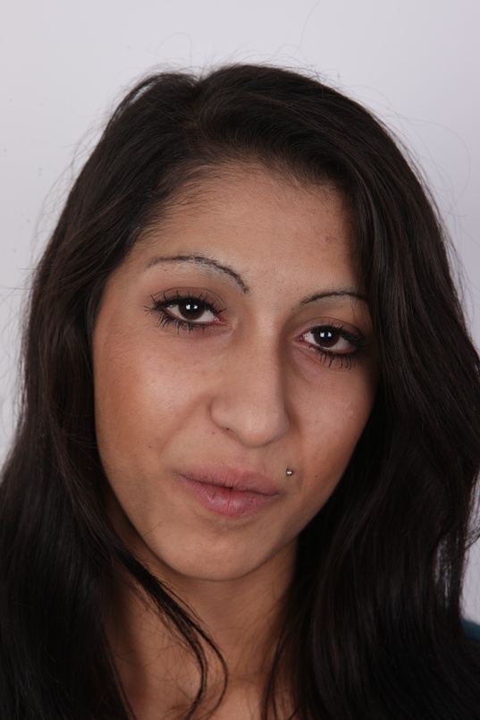 1. Download full pics of Ilona (19) from czechcasting.com