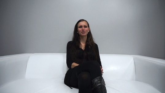 1. Download full pics of Kveta (25) from czechcasting.com