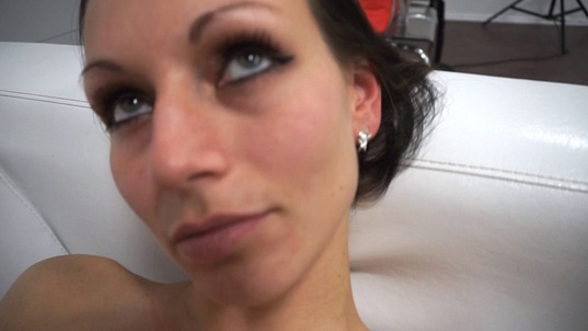 5. Download full pics of Kveta (25) from czechcasting.com