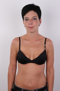3. Download full pics of Vendula (34) from czechcasting.com