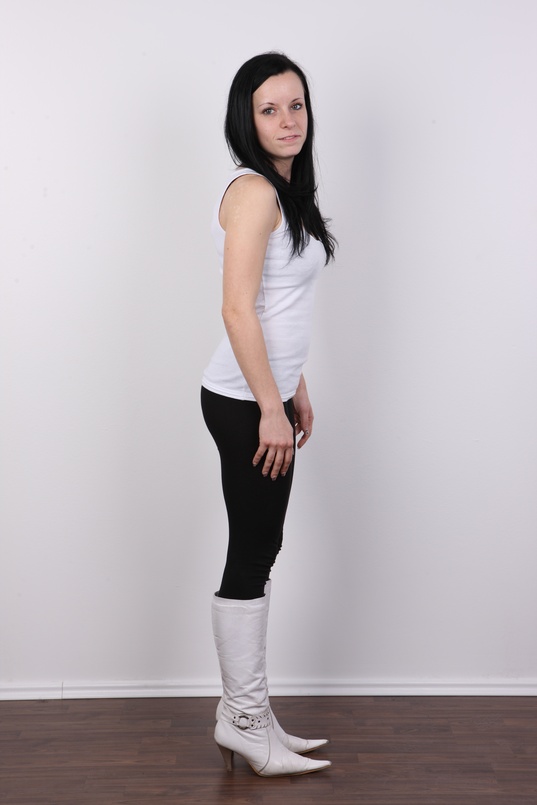 3. Download full pics of Natalia (21) from czechcasting.com