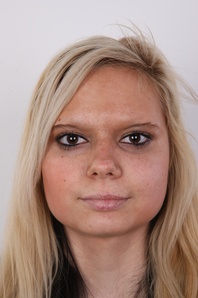 1. Download full pics of Daniela (19) from czechcasting.com