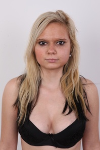 7. Download full pics of Daniela (19) from czechcasting.com