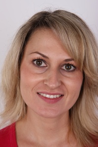 1. Download full pics of Sandra (32) from czechcasting.com