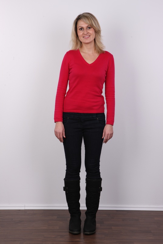 2. Download full pics of Sandra (32) from czechcasting.com