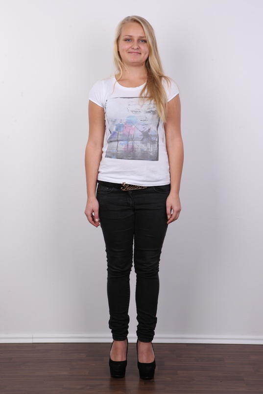 2. Download full pics of Katarina (24) from czechcasting.com