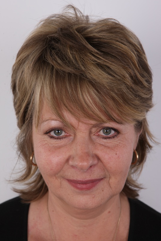 1. Download full pics of Drahomira (53) from czechcasting.com