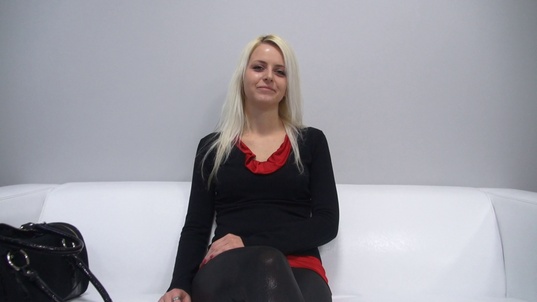 1. Download full pics of Petra (25) from czechcasting.com