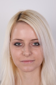 1. Download full pics of Petra (25) from czechcasting.com