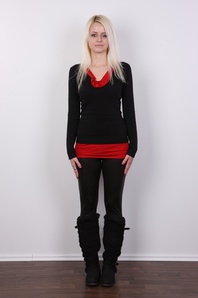 2. Download full pics of Petra (25) from czechcasting.com