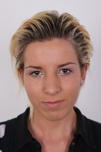 1. Download full pics of Tereza (18) from czechcasting.com