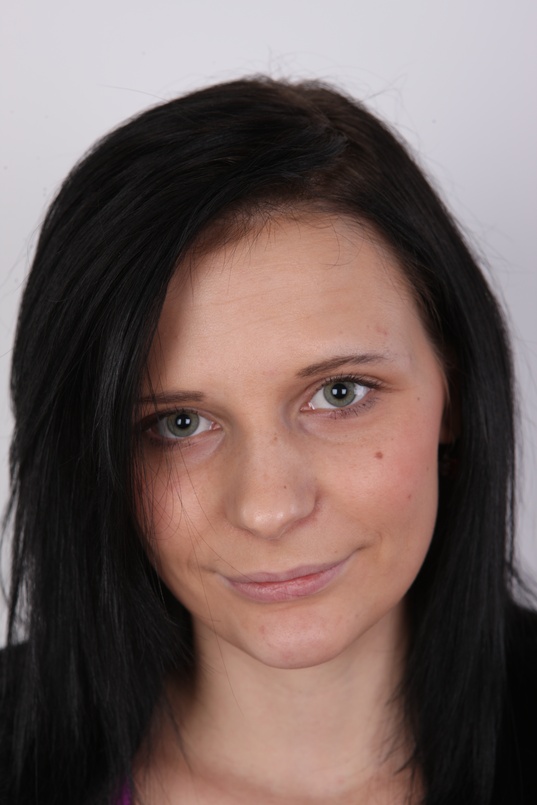 1. Download full pics of Marie (22) from czechcasting.com