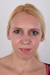 1. Download full pics of Zuzana (29) from czechcasting.com