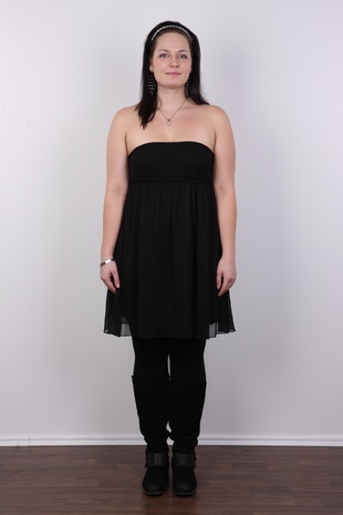 2. Download full pics of model Nela (25) from czechcasting.com