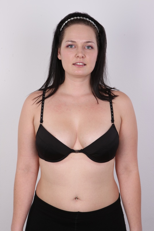 4. Download full pics of Nela (25) from czechcasting.com