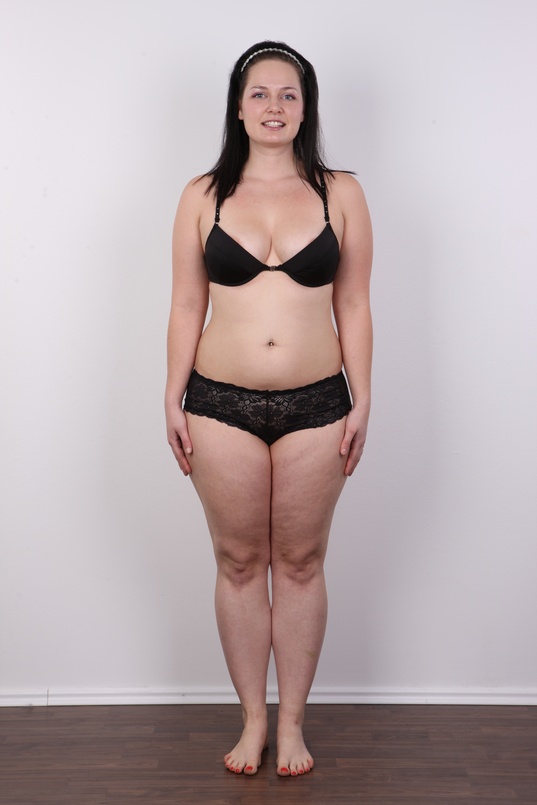 5. Download full pics of Nela (25) from czechcasting.com