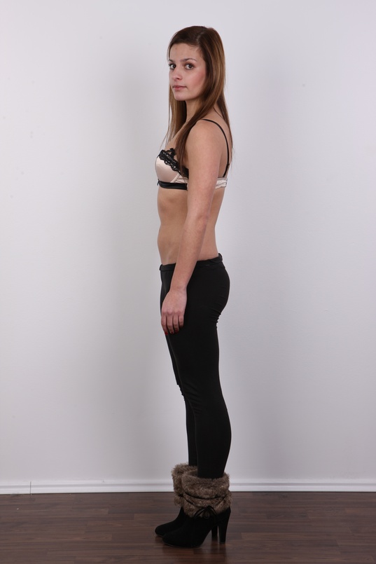 4. Download full pics of Nikola (21) from czechcasting.com