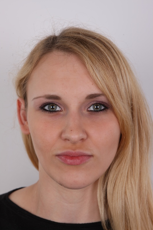 1. Download full pics of Marketa (23) from czechcasting.com