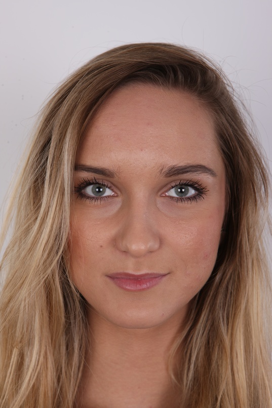 1. Download full pics of Marketa (21) from czechcasting.com