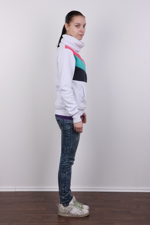 3. Download full pics of model Kristyna (19) from czechcasting.com