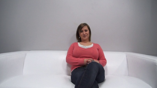 1. Download full pics of Tereza (23) from czechcasting.com