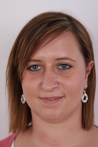 1. Download full pics of Tereza (23) from czechcasting.com