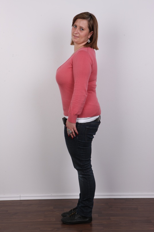 3. Download full pics of Tereza (23) from czechcasting.com