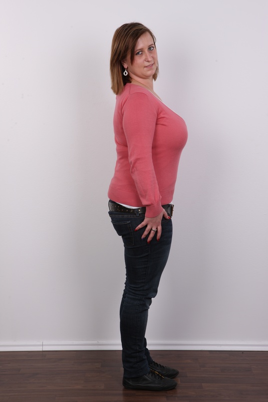 4. Download full pics of Tereza (23) from czechcasting.com