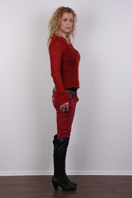 4. Download full pics of Katerina (24) from czechcasting.com