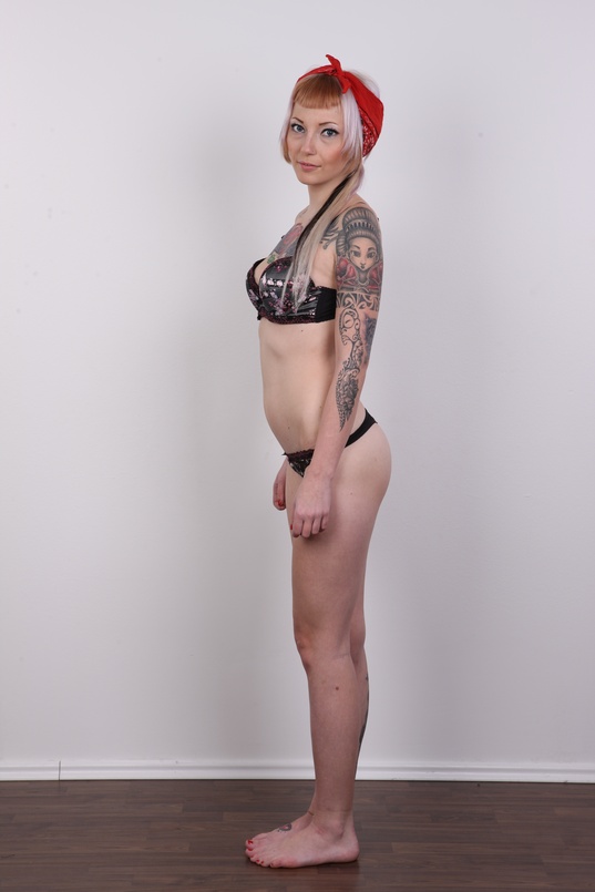 8. Download full pics of Veronika (22) from czechcasting.com