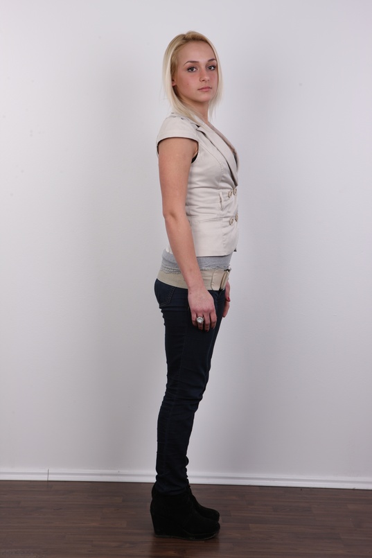 3. Download full pics of Vendy (19) from czechcasting.com