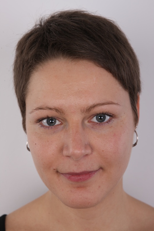 1. Download full pics of Radka (25) from czechcasting.com