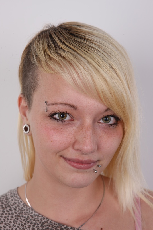 1. Download full pics of Nikola (18) from czechcasting.com