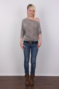 2. Download full pics of Nikola (18) from czechcasting.com