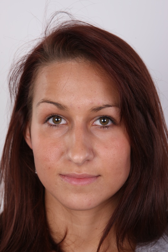 1. Download full pics of Denisa (20) from czechcasting.com