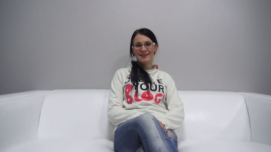 1. Download full pics of Tereza (21) from czechcasting.com