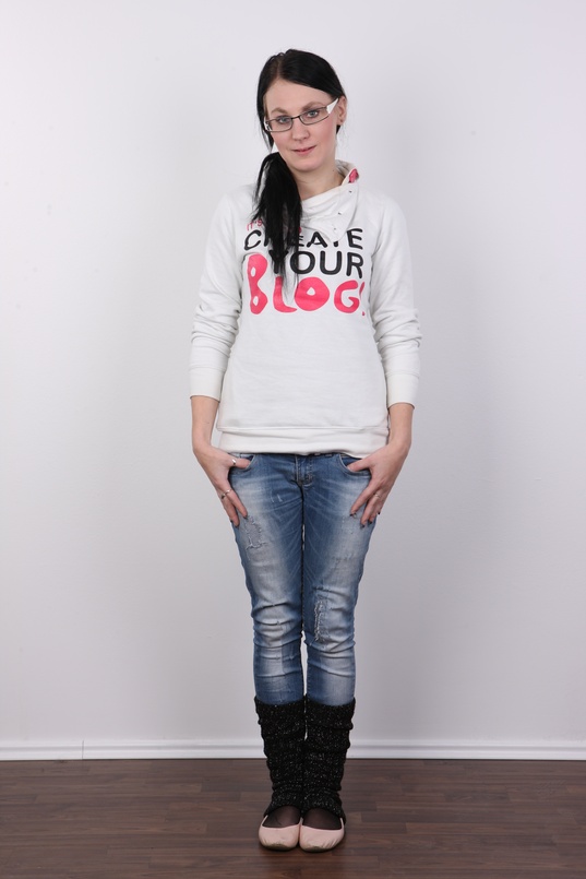 2. Download full pics of Tereza (21) from czechcasting.com