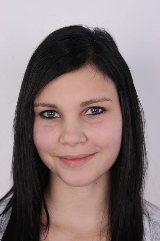 1. Download full pics of Hanka (20) from czechcasting.com