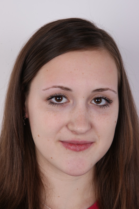 1. Download full pics of Katka (19) from czechcasting.com