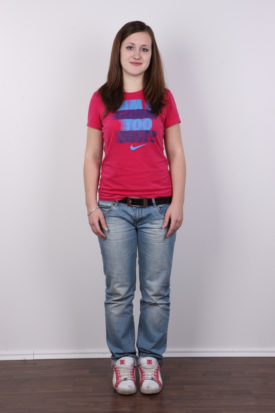 2. Download full pics of Katka (19) from czechcasting.com