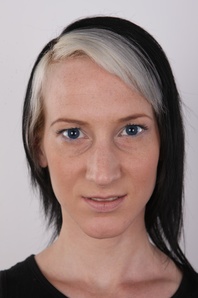 1. Download full pics of Alice (28) from czechcasting.com