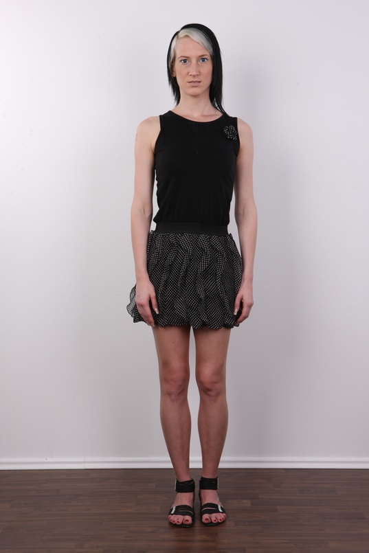 2. Download full pics of Alice (28) from czechcasting.com