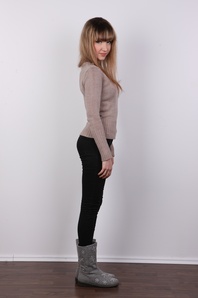 3. Download full pics of Elena (21) from czechcasting.com