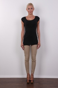 2. Download full pics of Dominika (22) from czechcasting.com