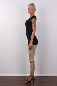 3. Download full pics of Dominika (22) from czechcasting.com