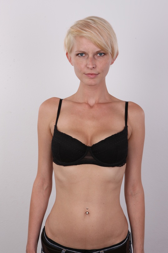 4. Download full pics of Petra (32) from czechcasting.com