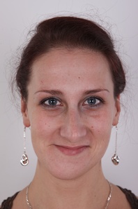 1. Download full pics of Monika (25) from czechcasting.com