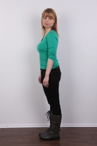 3. Download full pics of Romana (27) from czechcasting.com