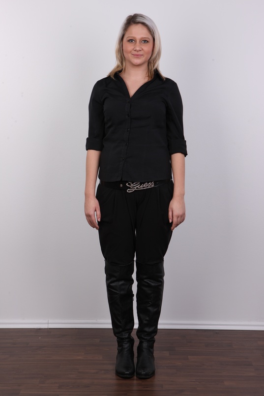 2. Download full pics of Tereza (19) from czechcasting.com