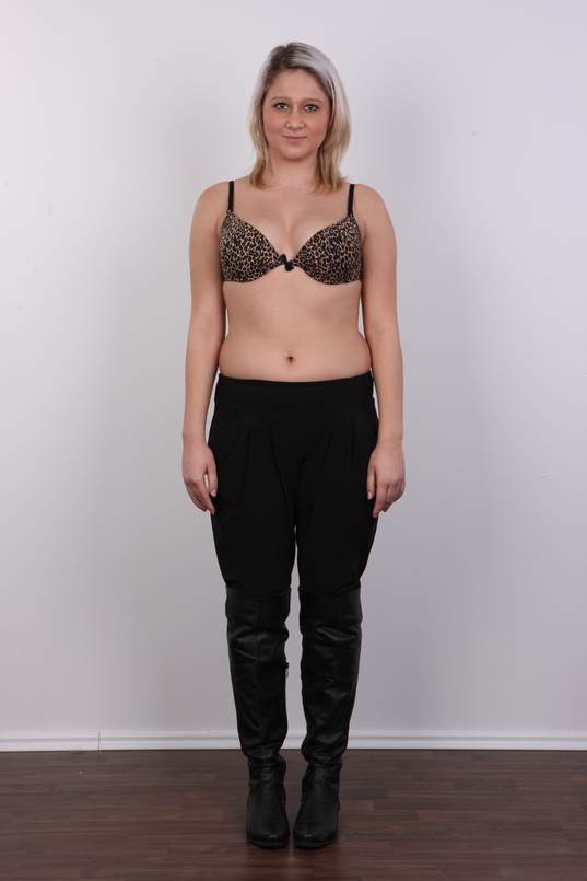 4. Download full pics of Tereza (19) from czechcasting.com